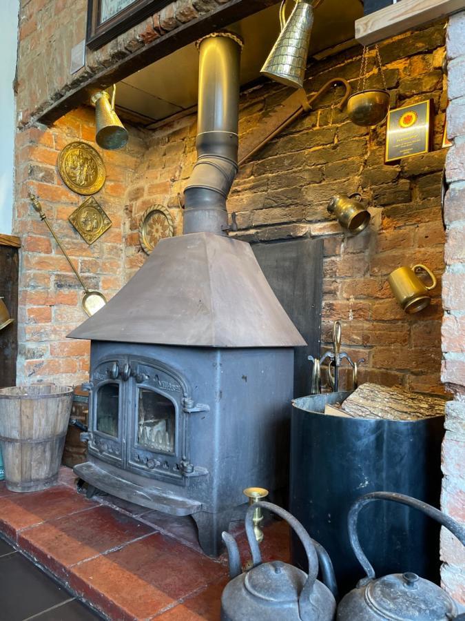 Red Lion Inn Sidbury Buitenkant foto