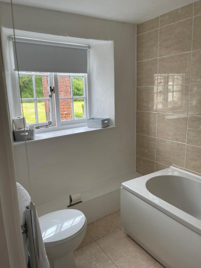 Red Lion Inn Sidbury Buitenkant foto