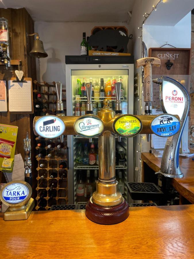 Red Lion Inn Sidbury Buitenkant foto