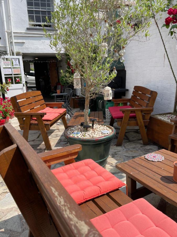 Red Lion Inn Sidbury Buitenkant foto