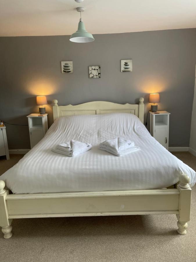 Red Lion Inn Sidbury Buitenkant foto