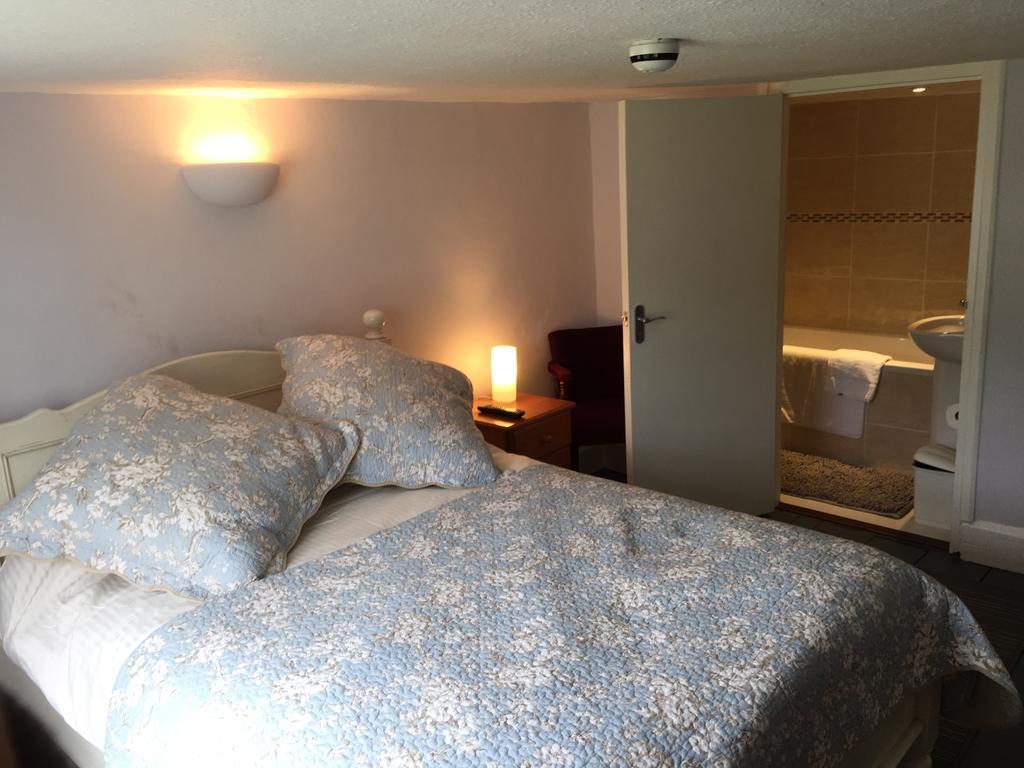 Red Lion Inn Sidbury Buitenkant foto