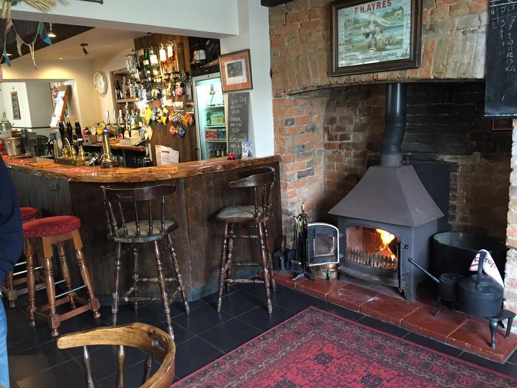 Red Lion Inn Sidbury Buitenkant foto
