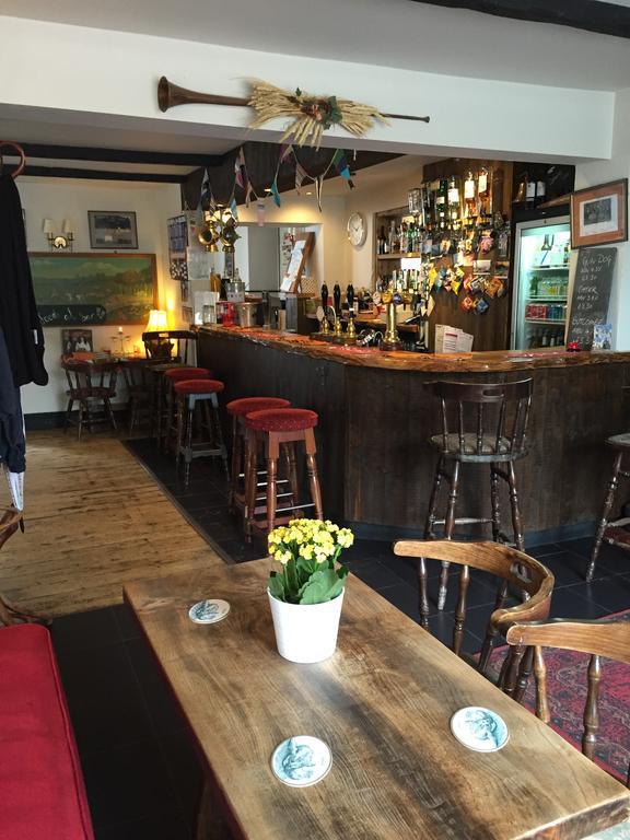 Red Lion Inn Sidbury Buitenkant foto