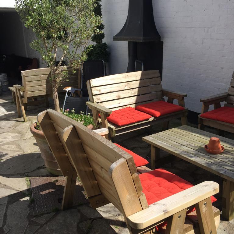 Red Lion Inn Sidbury Buitenkant foto