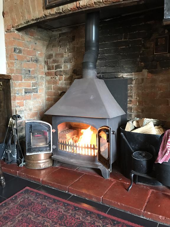 Red Lion Inn Sidbury Buitenkant foto
