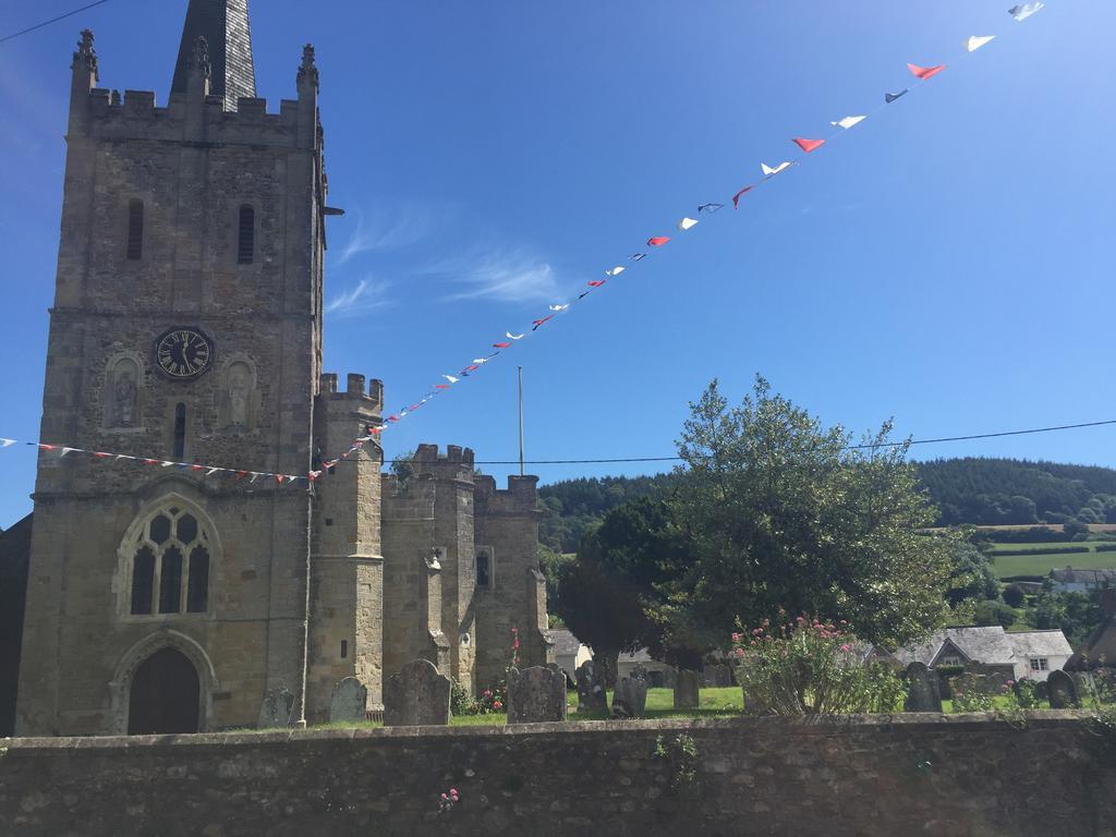 Red Lion Inn Sidbury Buitenkant foto